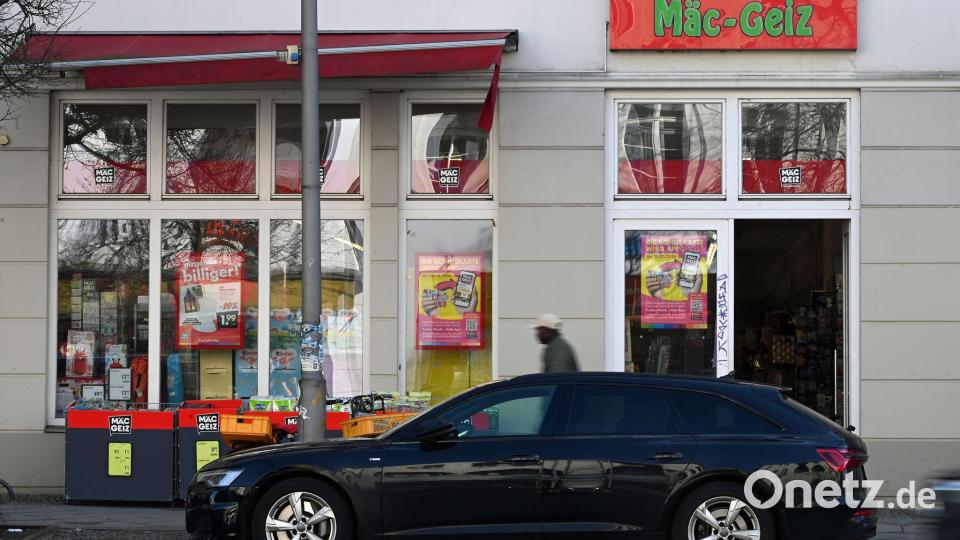 In vielen ostdeutschen Städten gibt es Filialen der Kette Mäc Geiz. Bild: Elisa Schu/dpa