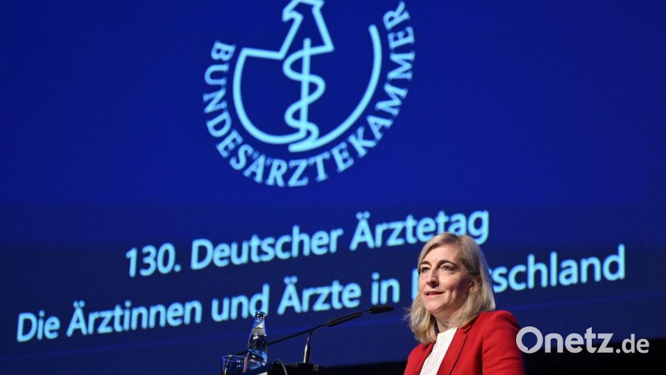 Ministerin Warken verteidigte ihr Sparpaket gegen Kritik der Ärzte. Bild: Julian Stratenschulte/dpa