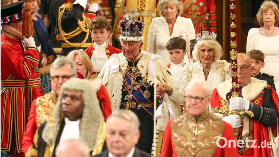 König Charles III. und Königin Camilla nehmen an einer Zeremonie zur Eröffnung des Parlaments für das kommende Sitzungsjahr in London teil. Bild: Richard Pohle/Pool The Times/AP/dpa