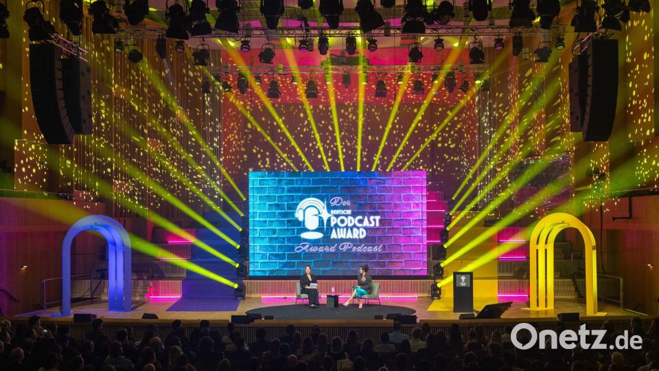 800 Gäste feierten in Berlin den ersten Deutschen Podcast Award. Bild: Soeren Stache/dpa