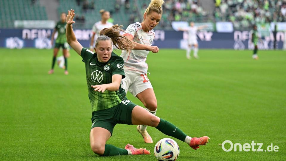 Wer macht es diesmal? Linda Dallmann (r) ist mit dem FC Bayern gegen Wolfsburg favorisiert. (Archivbild) Bild: Swen Pförtner/dpa