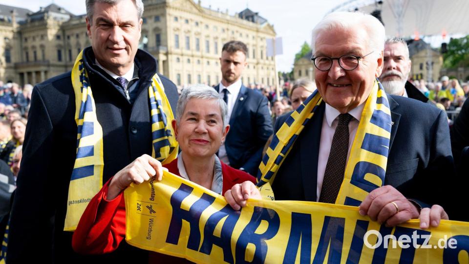 Der Katholikentag wurde auf dem Residenzplatz eröffnet. Bild: Sven Hoppe/dpa