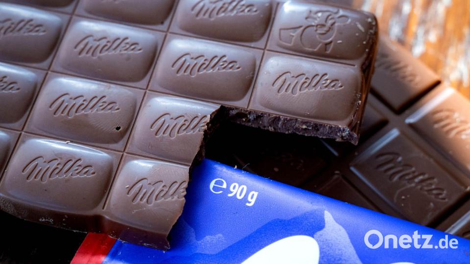 Viele Milka-Tafeln wiegen nur noch 90 statt 100 Gramm. Bild: Sina Schuldt/dpa
