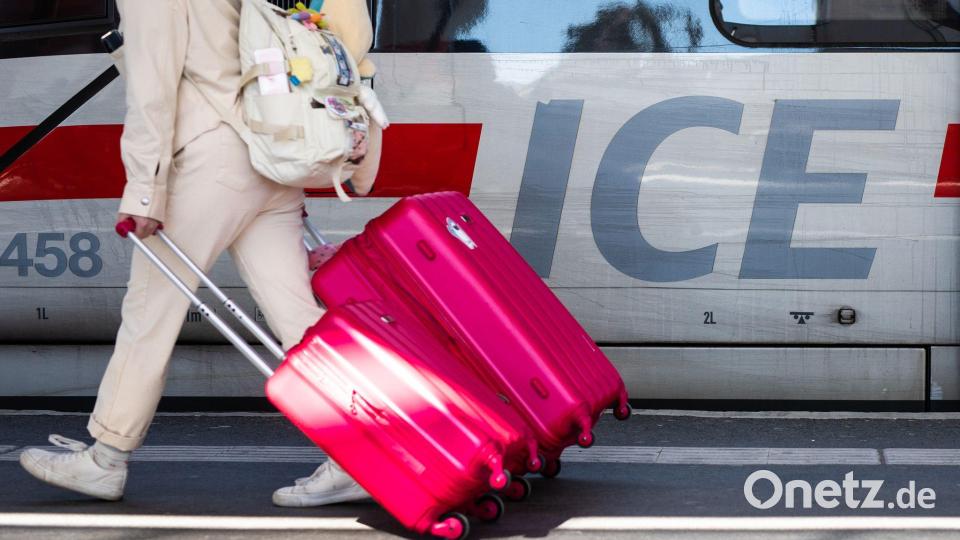 Wer mit dem Zug verreist, soll nach den Plänen der EU-Kommission auch bei Fahrten unterschiedlicher Unternehmen bei Ausfällen gut geschützt sein. (Symbolbild) Bild: Christoph Schmidt/dpa