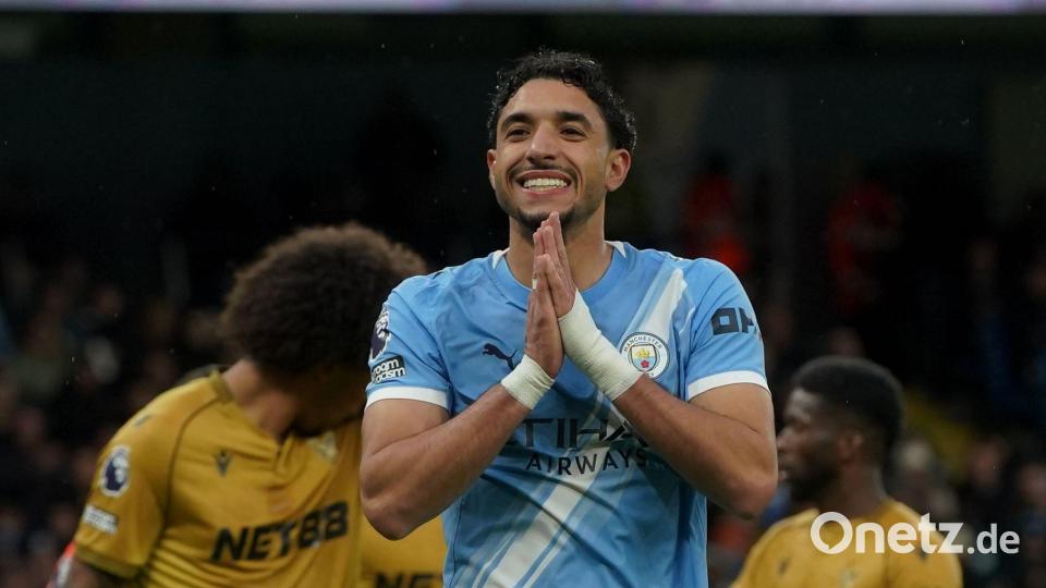 Omar Marmoush (r) von Manchester City freute sich über drei Punkte. Bild: Ian Hodgson/AP/dpa