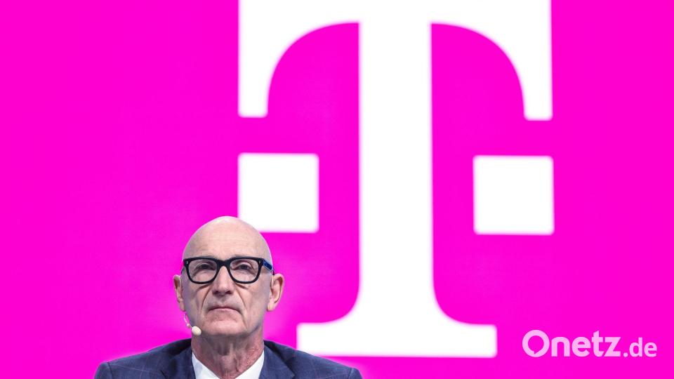 Telekom-Chef Tim Höttges geht auf Kuschelkurs zu US-Technologieriesen. Bild: Oliver Berg/dpa