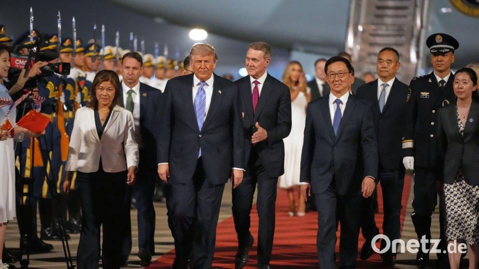 Trump will am Donnerstag mit Staatschef Xi Jinping sprechen. Bild: Mark Schiefelbein/AP/dpa