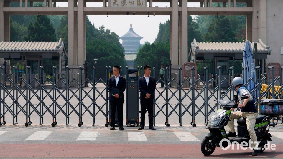Peking: Vor Trumps Besuch wird’s streng – verschärfte Sicherheitsvorkehrungen am Himmelstempel-Park Bild: Ng Han Guan/AP/dpa