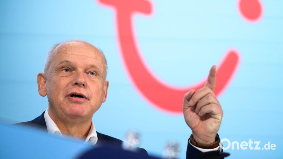 Tui-Chef Sebastian Ebel blickt trotz der geopolitischen Unsicherheiten zuversichtlich auf das zweite Geschäftshalbjahr. (Archivbild) Bild: Julian Stratenschulte/dpa