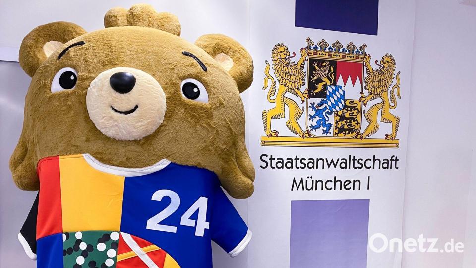 Mit diesem sehr echt aussehenden Kostüm hatte Wildhage alle Sicherheitskontrollen überwunden. (Archivbild) Bild: Britta Schultejans/dpa