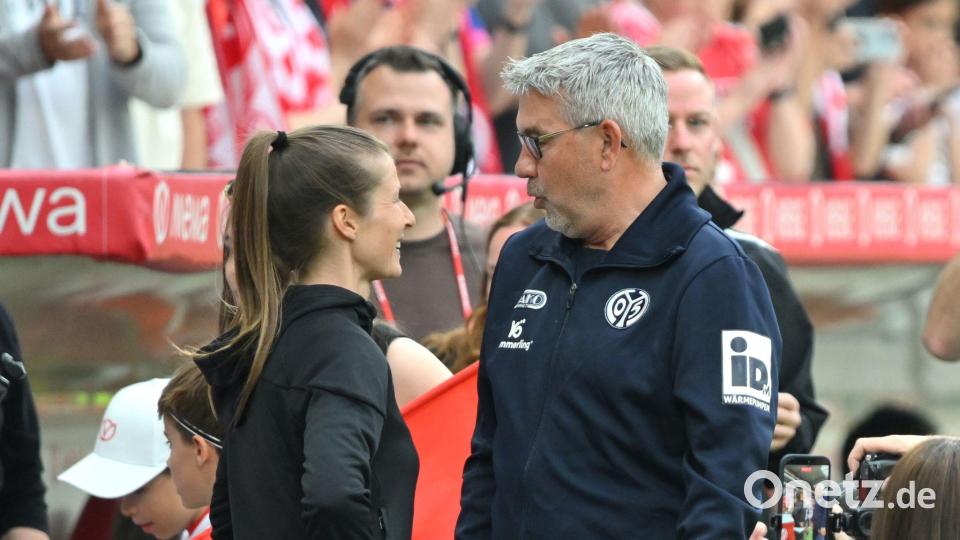 Gegen Fischer (r) und Mainz 05 gelang Eta ihr erster Sieg. (Archivbild) Bild: Torsten Silz/dpa