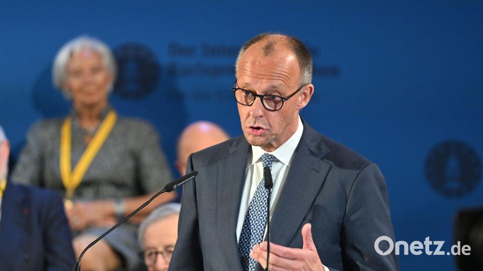 Bundeskanzler Friedrich Merz (CDU) hat bei der Karlspreis-Verleihung in Aachen Reformen angemahnt. Bild: Henning Kaiser/dpa