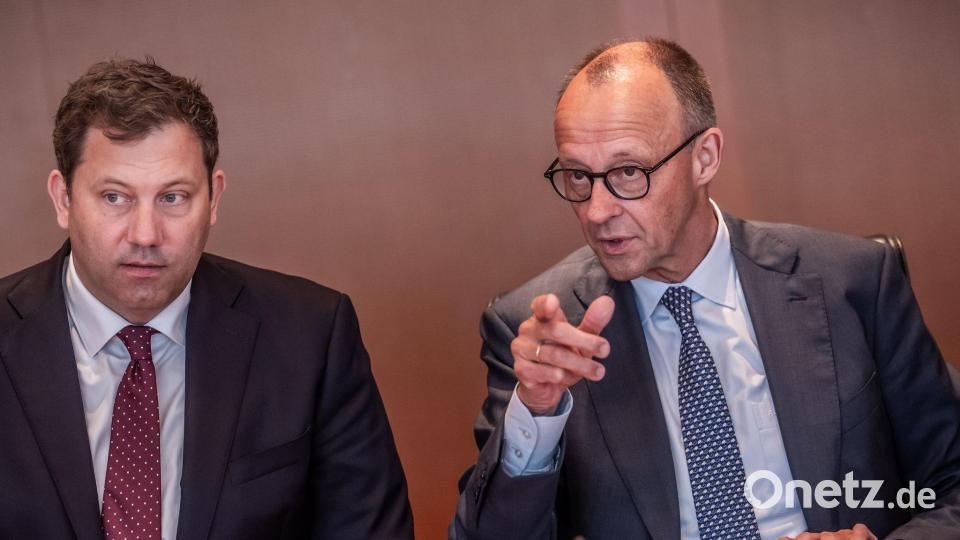 Bundeskanzler Friedrich Merz und Vizekanzler Lars Klingbeil wollen ein Reformpaket schnüren. (Archivfoto) Bild: Michael Kappeler/dpa