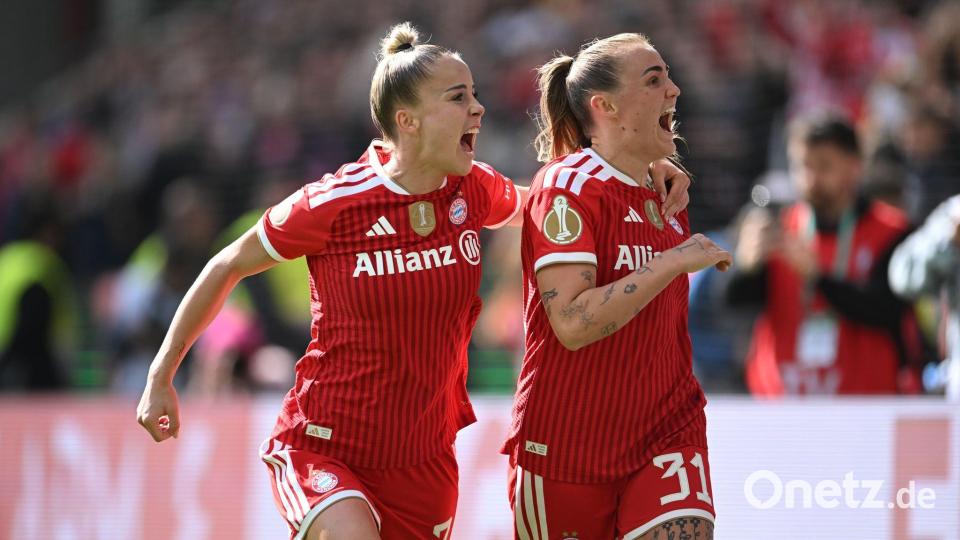 Münchner Jubel: Giulia Gwinn (l) freut sich mit 1:0-Torschützin Georgia Stanway. Bild: Fabian Strauch/dpa