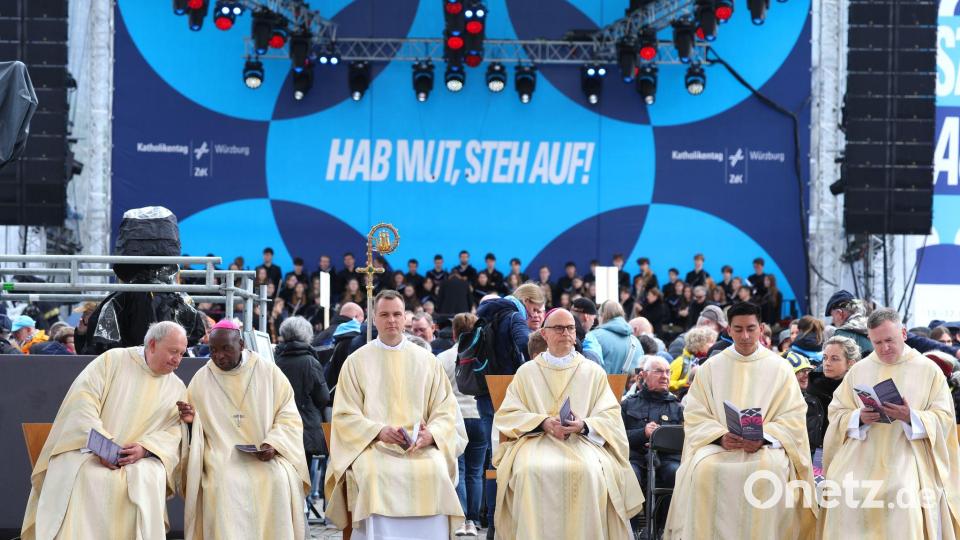 Gottesdienste gehören auch zum Programm. Bild: Karl-Josef Hildenbrand/dpa