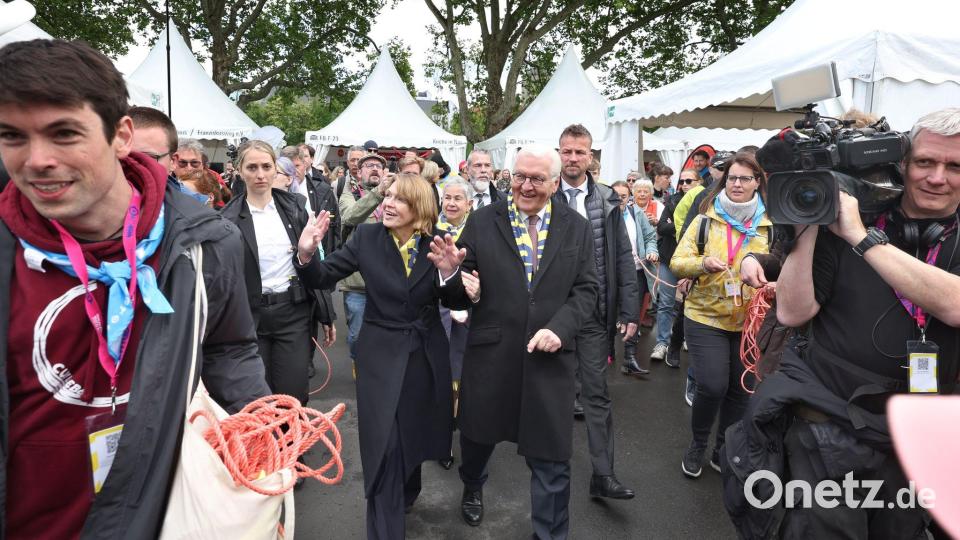 Steinmeier geht in Würzburg auf Tuchfühlung. Bild: Karl-Josef Hildenbrand/dpa