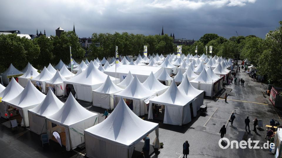 Die Kirchenmeile war entlang des Mains aufgebaut. Bild: Karl-Josef Hildenbrand/dpa