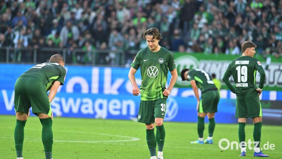 Für den VfL Wolfsburg geht es im direkten Duell mit dem FC St. Pauli um das Erreichen des Relegationsplatzes. (Archivbild) Bild: Swen Pförtner/dpa
