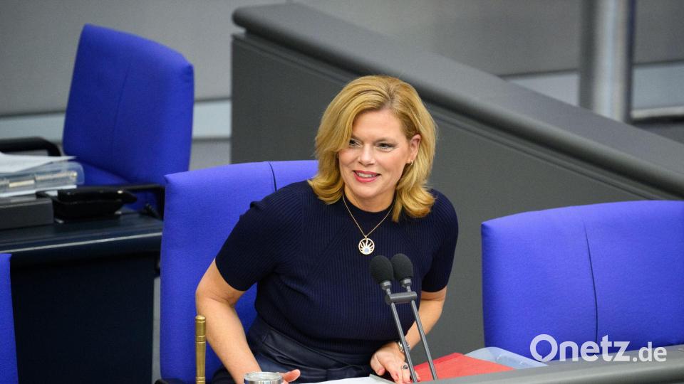 Am 17. Mai lässt Bundestagspräsidentin Julia Klöckner (CDU) auch in diesem Jahr die Regenbogenflagge über dem Reichstagsgebäude hissen. (Archivbild) Bild: Bernd von Jutrczenka/dpa