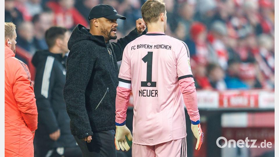 Trainer Vincent Kompany (l) und Kapitän Manuel Neuer bleiben beim FC Bayern vereint. (Archivbild) Bild: Andreas Gora/dpa