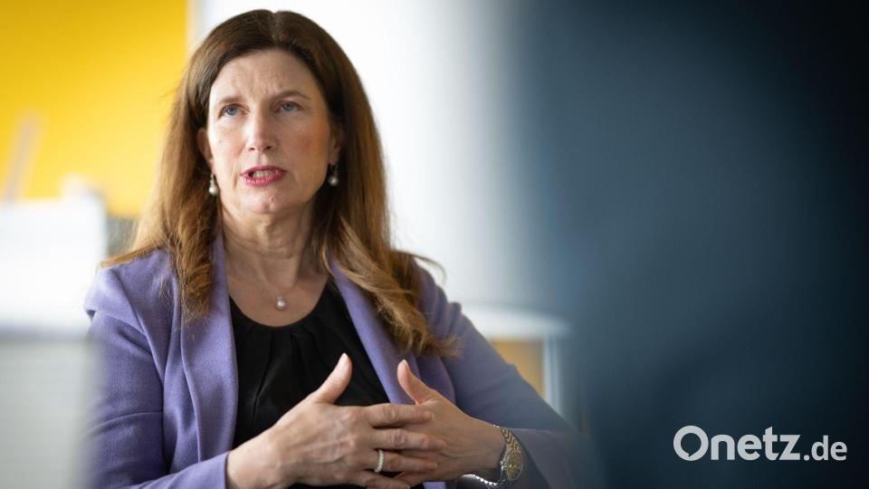 Commerzbank-Chefin Bettina Orlopp erklärt, wie sie eine Übernahme durch die Unicredit abwehren will. Bild: Boris Roessler/dpa