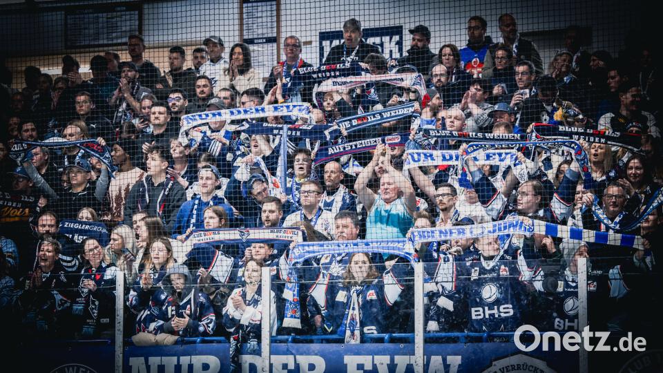 Bislang wurden 1255 Dauerkarten für die Heimspiele der Blue Devils Weiden verkauft Archivbild: Tobias Neubert
