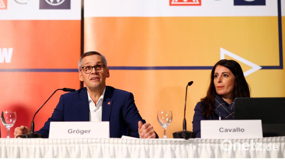 Thorsten Gröger und Daniela Cavallo sehen die Tarifeinigung von Ende 2024 weiter als verbindliche Grundlage für die Zukunft der VW-Standorte. (Archivbild) Bild: Moritz Frankenberg/dpa