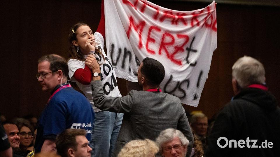 Klimaaktivisten stören Katholikentag – Protest gegen Merz Bild: Sven Hoppe/dpa
