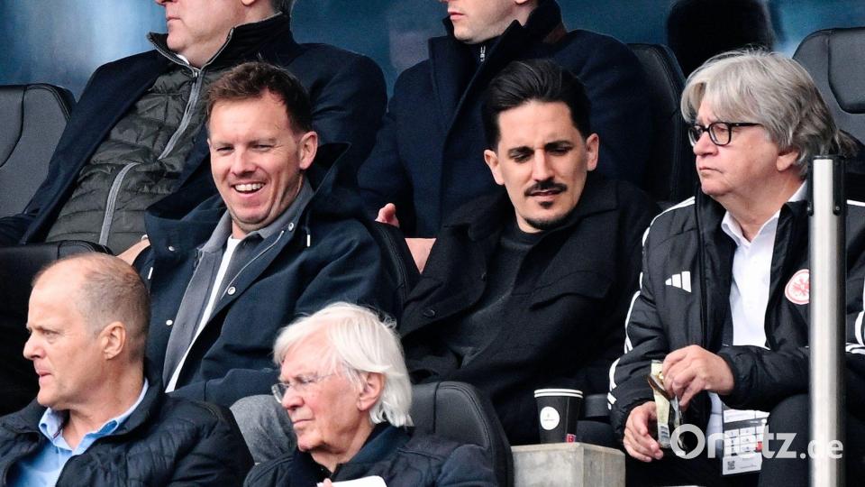 Bundestrainer Julian Nagelsmann (l) hat eine klare Aussage zu Manuel Neuer vermieden. Bild: Uwe Anspach/dpa