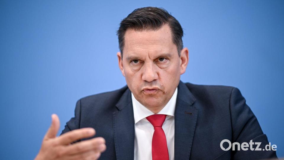 Eine Diätenerhöhung wäre nach Ansicht des SPD-Abgeordneten Johannes Fechner das falsche politische Signal. (Archivbild) Bild: Britta Pedersen/dpa