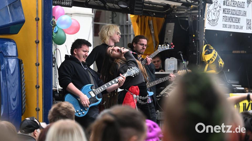 Die Band Toxic Pills nahm ebenfalls an der Münchner „Krachparade“ teil. Bild: Felix Hörhager/dpa