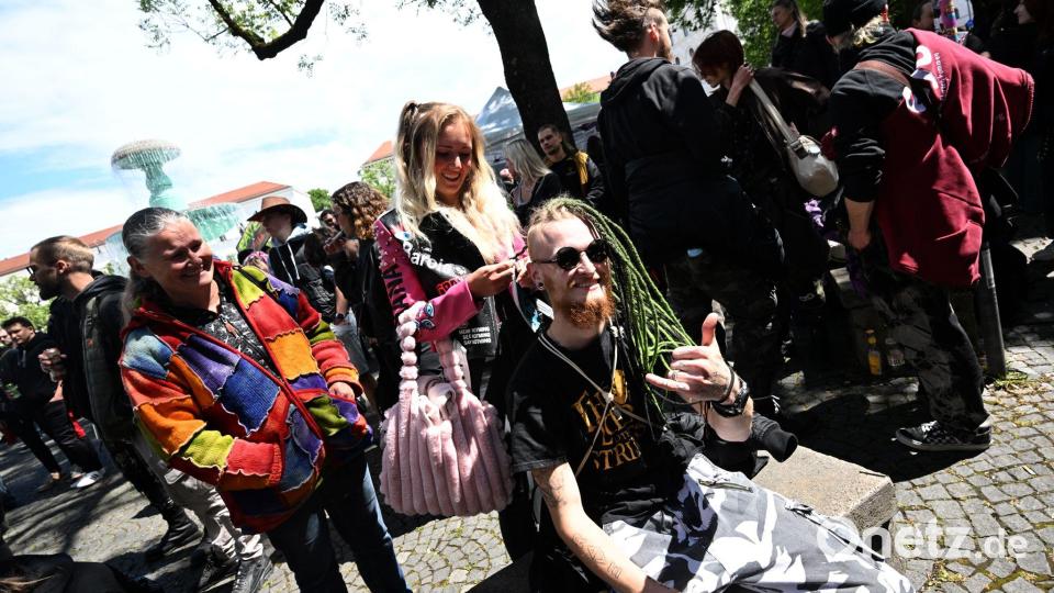 Die Teilnehmer kamen auch aus der Kreativszene. Bild: Felix Hörhager/dpa