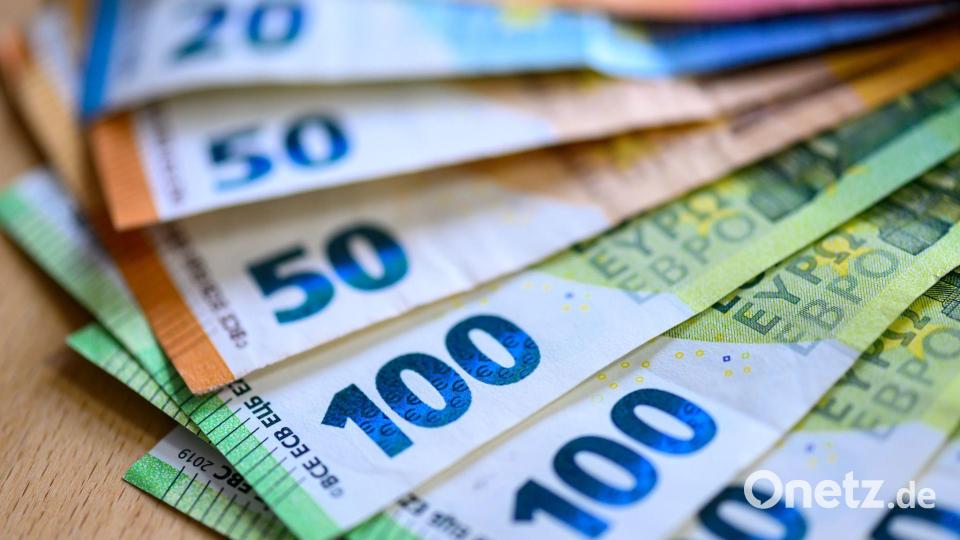Die Bezüge der Bundestagsabgeordneten stiegen 2025 um rund 600 Euro. (Symbolbild) Bild: Hendrik Schmidt/dpa