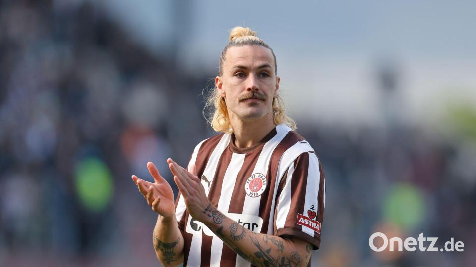 Will trotz Abstiegs bleiben: St. Pauli-Kapitän Jackson Irvine. Bild: Philipp Szyza/dpa