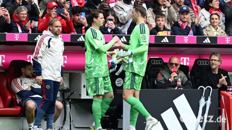 Gegen Köln musste Manuel Neuer (r) angeschlagen raus. Jonas Urbig ging für ihn ins Tor. Wie steht es um die Wade? Bild: Sven Hoppe/dpa