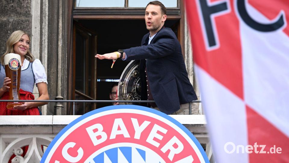 Manuel Neuer brachte die Schale auf den Balkon. Bild: Sven Hoppe/dpa