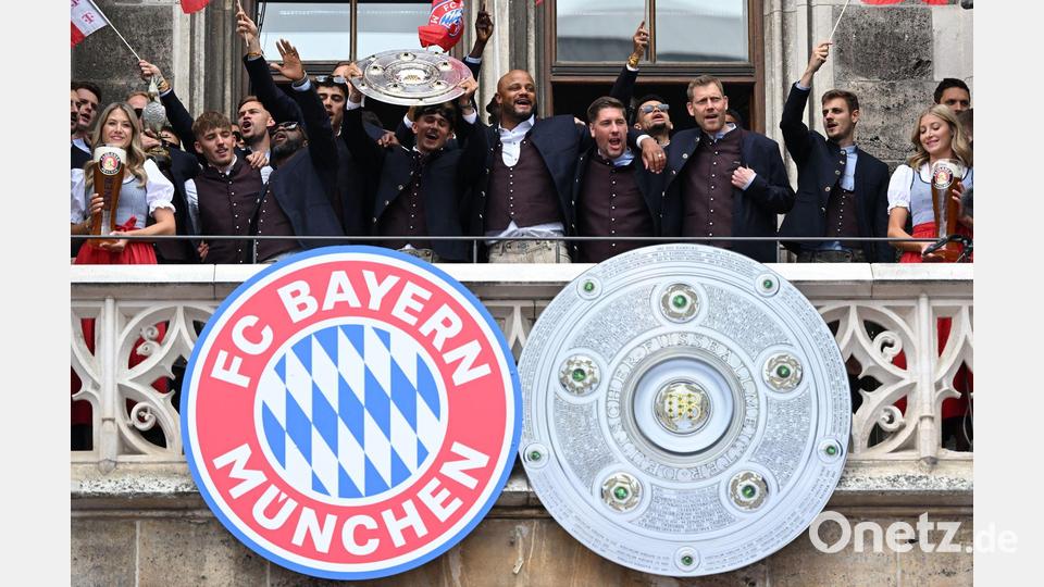 Die Spieler vom FC Bayern feiern die Meisterschaft in München. Bild: Sven Hoppe/dpa