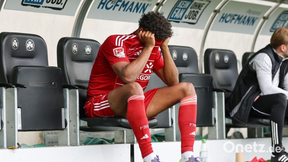 Düsseldorfs Egouli ist bedient. Bild: Daniel Löb/dpa