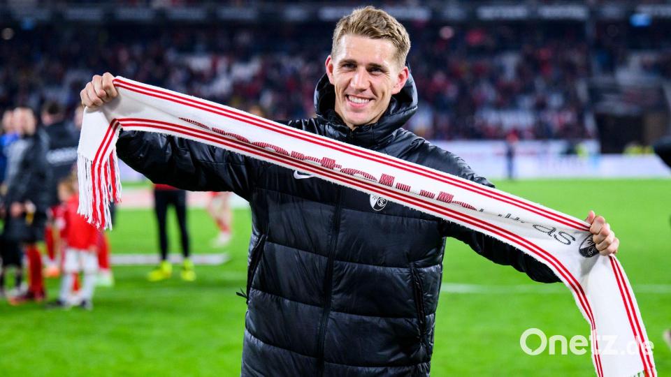 Nils Petersen fiebert als Fan beim Europa-League-Finale der Freiburger mit. (Archivbild) Bild: Tom Weller/dpa