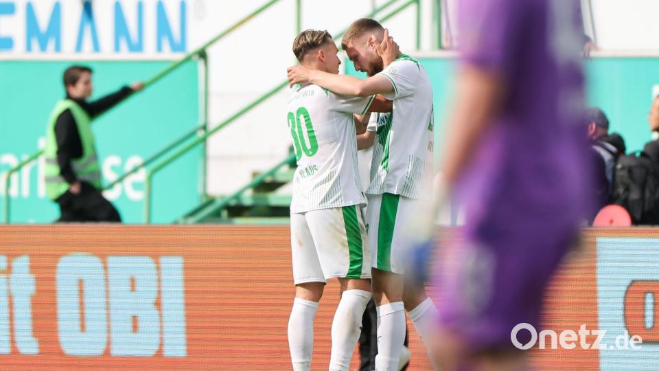 Für die Spieler von Greuther Fürth geht es in die Relegation. Bild: Daniel Löb/dpa