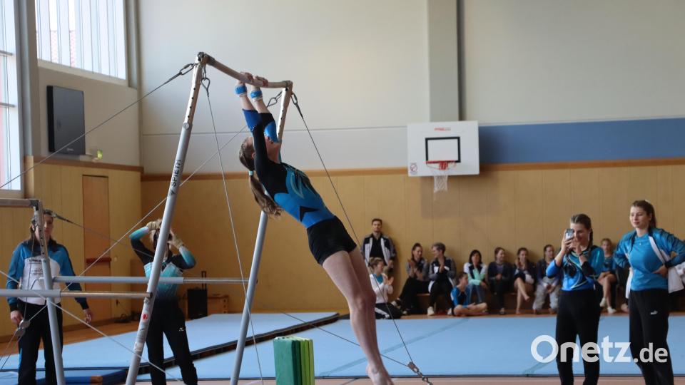 Beim Top-Ten-Cup in Erbendorf zeigten 120 qualifizierte Turnerinnen des Turngaus Oberpfalz-Nord ihr Können an Sprung, Stufenbarren, Balken und Boden. Bild: Julia Ritter