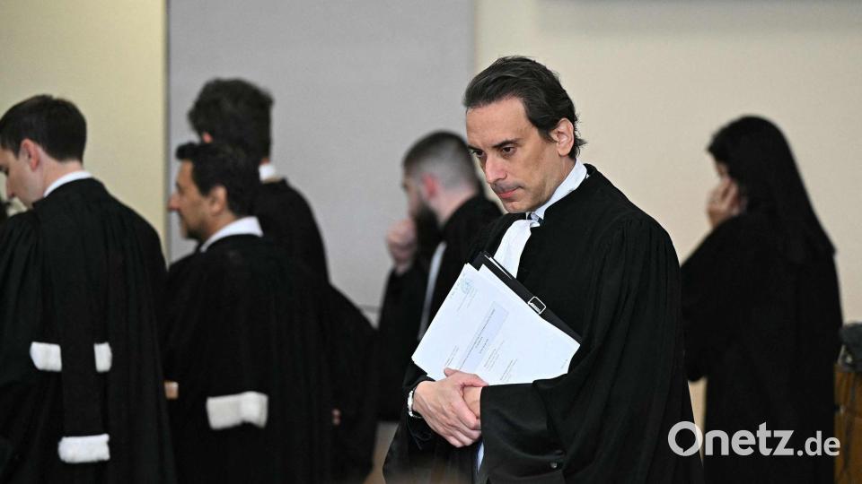 Der Verteidiger des mutmaßlichen Clan-Chefs wirft der Polizei vor, seinen Mandanten mit unlauteren Methoden abgehört zu haben. Bild: Gabriel Bouys/AFP/dpa