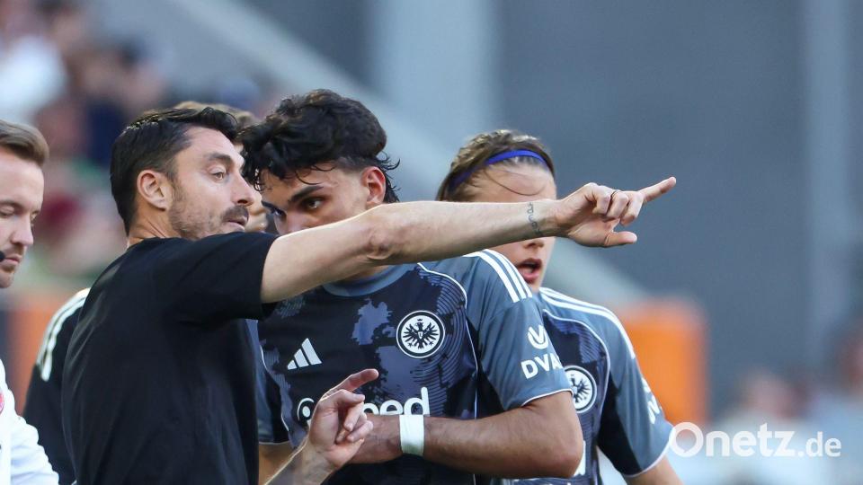Albert Riera übte in seiner Amtszeit auch Kritik an Can Uzun. (Archivbild) Bild: Daniel Löb/dpa