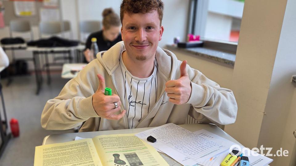 Die Schülerinnen und Schüler der FOSBOS Amberg während ihrer Abschlussprüfung im Fach Deutsch. Bild: Heidi Selch-Witt