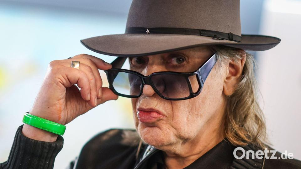 Hut, Sonnenbrille, geschürzte Lippen - der Stil von Panikrocker Udo Lindenberg ist unverkennbar. (Archivbild) Bild: Christoph Reichwein/dpa
