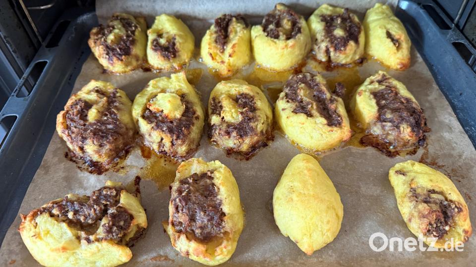 Im Backofen entwickeln die Hackfleisch-Kloßteig-Schnecken ihren bodenständigen Geschmack. Bild: Ilse Hauer
