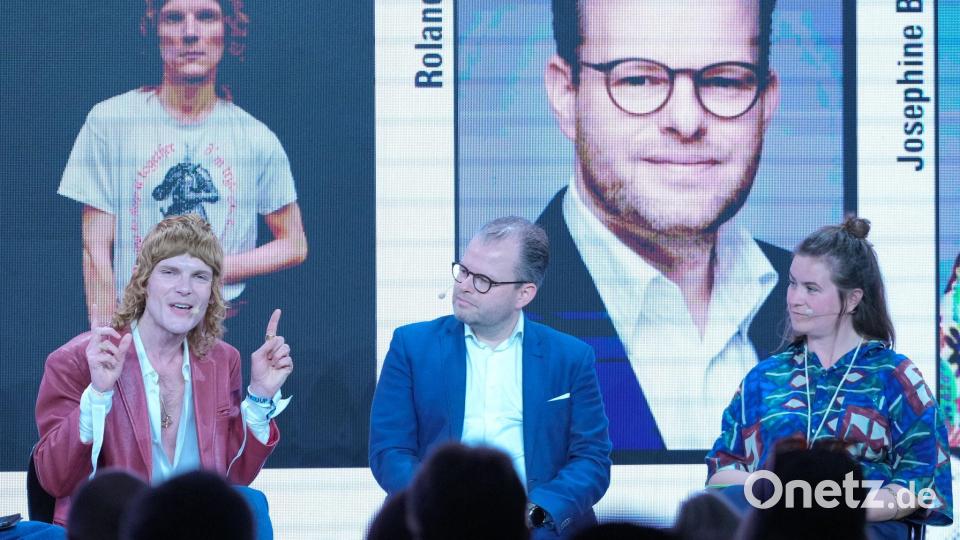 Wissenschaftlerinnen und Wissenschaftler fordern in der Debatte um ein Social-Media-Verbot für unter 16-Jährige, die Plattform stärker in die Verantwortung zu nehmen. Bild: Soeren Stache/dpa