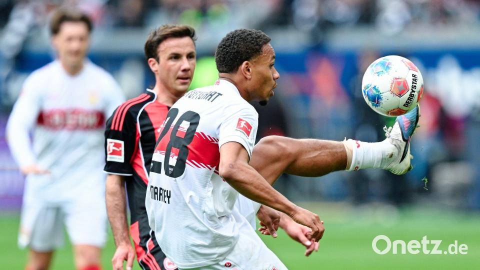 Routinier Mario Götze (l) wurde zwischenzeitlich von Albert Riera degradiert. Bild: Uwe Anspach/dpa
