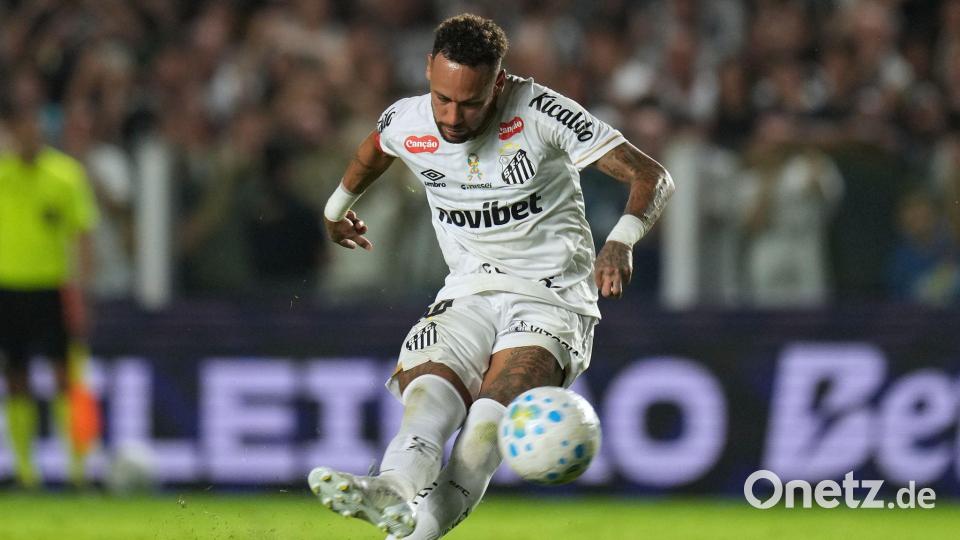Stürmerstar Neymar steht bei der Fußball-WEM im brasilianischen Kader. Bild: Andre Penner/AP/dpa
