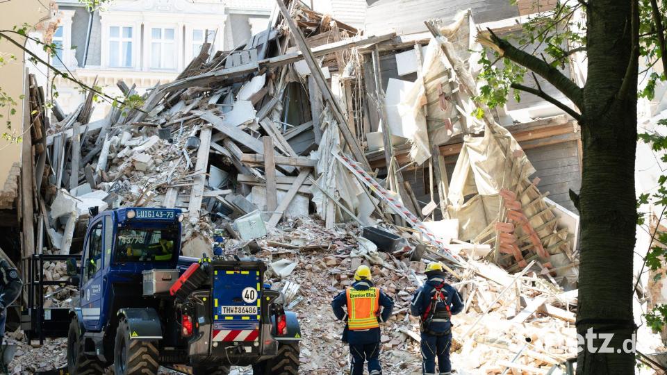 Schuttberg nach Hauseinturz Bild: Sebastian Kahnert/dpa